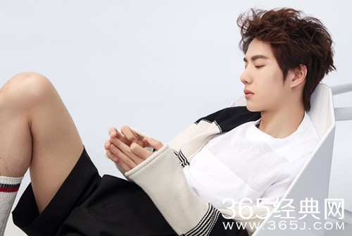 王一博美合在一起了？ 经纪人配笑脸表情否认恋情