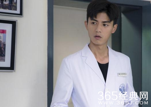 疯人院李乔的发病原因是什么
