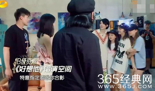 王菲带李嫣找娄艺潇合影 娄艺潇一脸惊喜：好荣幸