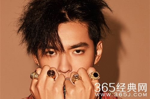 吴亦凡娜扎恋情曝光?娜扎微博关注疑似透露感情信息