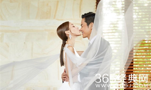 郑嘉颖陈凯琳巴厘岛大婚 为逗老婆开心 高唱一千个愿意