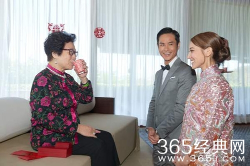 郑嘉颖陈凯琳巴厘岛大婚 为逗老婆开心 高唱一千个愿意