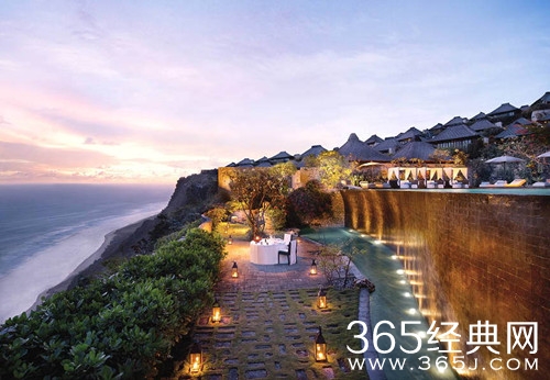 郑嘉颖陈凯琳巴厘岛大婚 为逗老婆开心 高唱一千个愿意