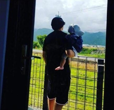 周杰伦晒儿子背影照 儿子名字曝光 听起来很浪漫