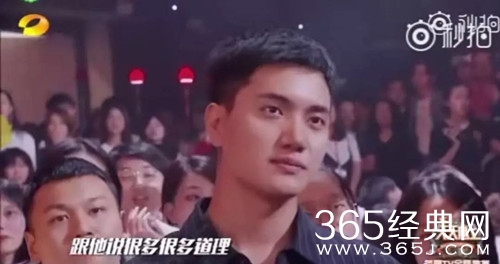 天天向上十周年小五未上台，却认真注视着天天兄弟们