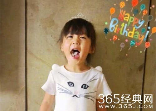 贾静雯为咘咘庆生 原来咘咘的大名这么好听