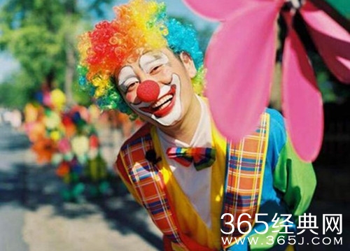 钱枫回应扮小丑：因为化妆，才可以更亲近你们