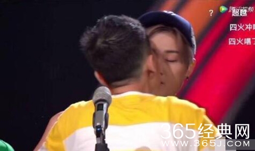 李宇春险被强吻 节目组发致歉声明：加强安保工作