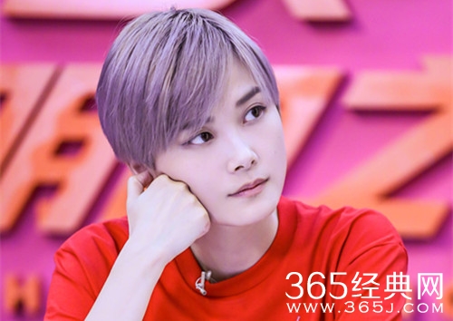 明日之子直播李宇春险被强吻 强吻者资料曝光