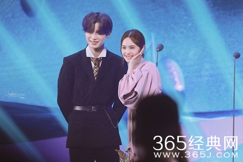 杨丞琳与Justin姐弟相认 大型认亲现场了解一下