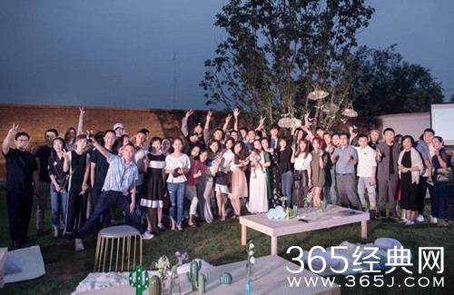 李晟李佳航为儿子办百日宴 众多好友现场，而他却尽显落寞