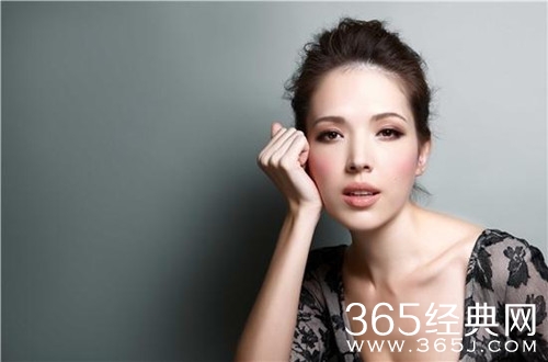 许玮甯晒高难度瑜伽动作 令网友纷纷赞叹