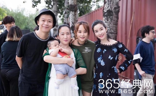 李晟李佳航为儿子办百日宴 圈内不少好友到场祝福