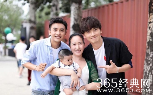 李晟李佳航为儿子办百日宴 圈内不少好友到场祝福