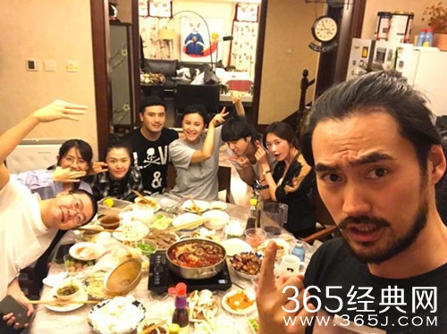 华晨宇发文祝贺张歆艺怀孕 调皮喊话自己是舅舅