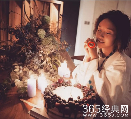 网曝张若昀唐艺昕已领证 相恋8年终于修成正果