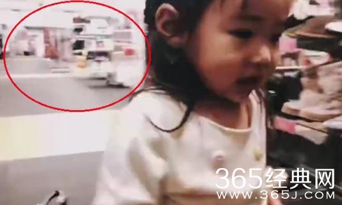 高云翔女儿现身澳洲商场 女儿名字曝光