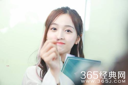 明日之子第2季吴宣仪参加，担任厂牌助攻