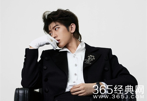 蔡徐坤新歌《wait wait wait》完整歌词介绍 好听到起飞