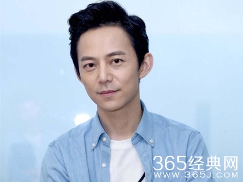 何炅微博粉丝破亿 谢娜祝贺：我们都是何老师的亿中人