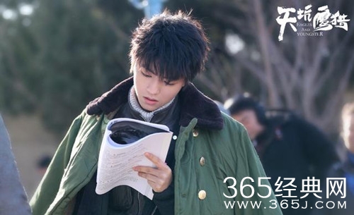 王俊凯《天坑鹰猎》有吻戏?导演回应：借位的，初吻还在