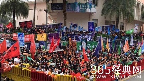 TFBOYS联排被迫取消 因粉丝场馆外聚集