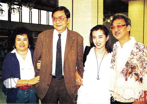 王祖贤罕见全家照曝光 是潮流小公举没错了