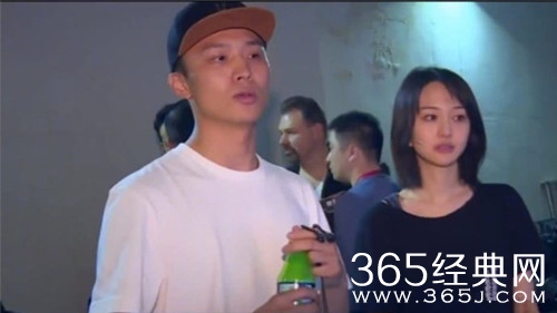 偶遇郑爽与男友张恒逛街 公开向粉丝秀恩爱