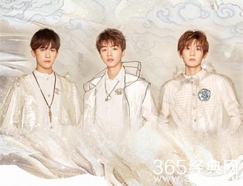 王源疑似被激光笔照伤眼睛 工作室发文保平安