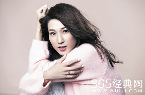 钟嘉欣被曝二胎产下男婴 终于儿女双全