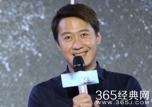 黎明首晒女儿正面照 小公主脸胖嘟嘟的 神似爸爸