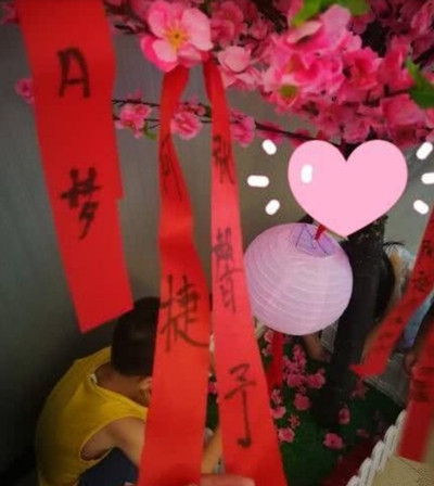 张馨予婚礼现场曝光 网曝接亲照竟是假的