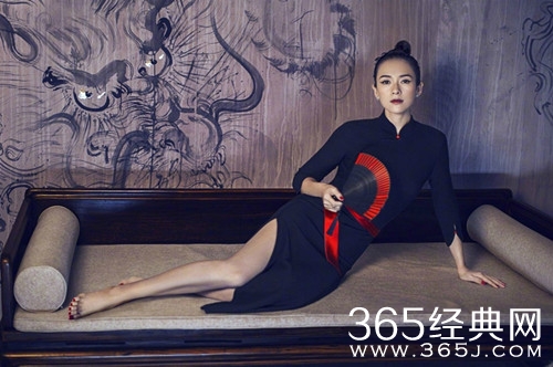 章子怡晒美照称超负荷工作到凌晨 直言脑子瓦它了