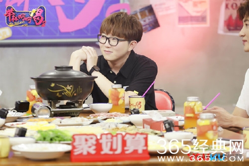 举杯呵呵喝2毛不易做客，讲述属于自己的幽默故事