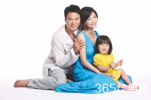 张庭老公否认出轨传闻 张庭：都是家人