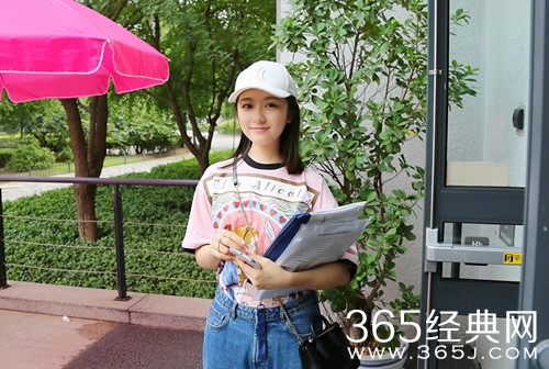 李兰迪中戏报道 胡先煦易烊千玺成室友：就在我前面那铺