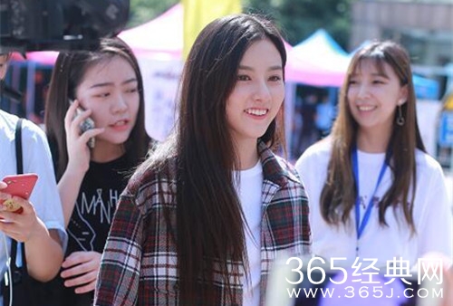 宋祖儿北电报到 问及大学四年结计划：打算好好学习