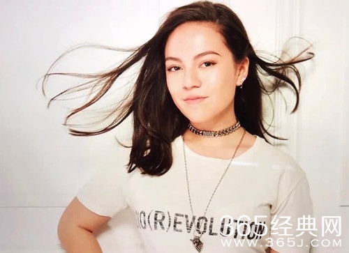 苏芒晒与女儿合照 女儿如今18 已长成亭亭玉立的少女