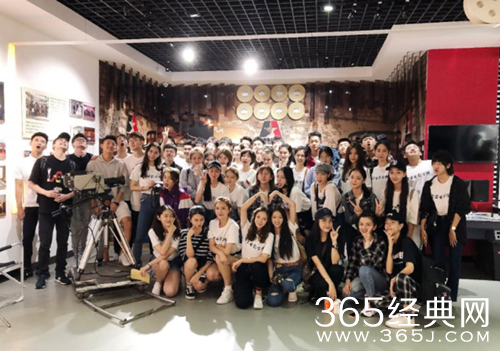 北电大一新生合影曝光 吴磊宋祖儿杨肸子在列