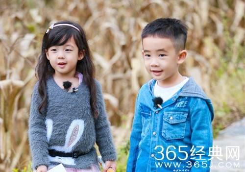 应采儿陈小春刘畊宏合照 Jasper与小泡芙视频聊天超可爱