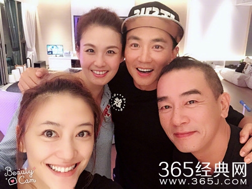 应采儿陈小春刘畊宏合照 Jasper与小泡芙视频聊天超可爱