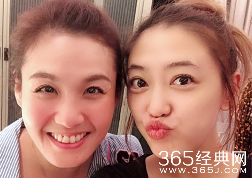 应采儿陈小春刘畊宏合照 Jasper与小泡芙视频聊天超可爱