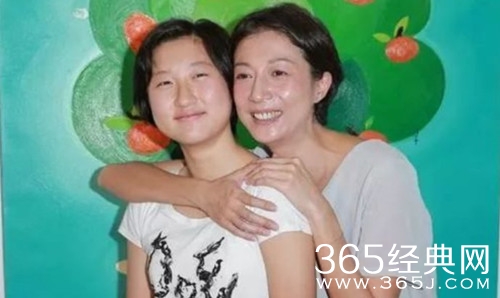 小龙女与女友订婚改姓氏 原来大名叫这个