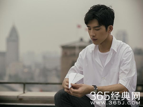 井柏然回怼粉丝 因粉丝吐槽工作室拍照技术