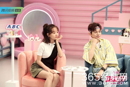 杨蓉作为口红王子首期女嘉宾 收获一众迷弟好感