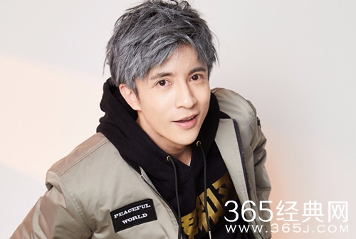 薛之谦晒娃被批 医学博主：不建议家长硬掰宝宝手指