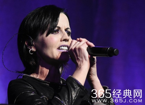 小红莓乐队主唱死因公布 竟是醉倒浴缸被淹死