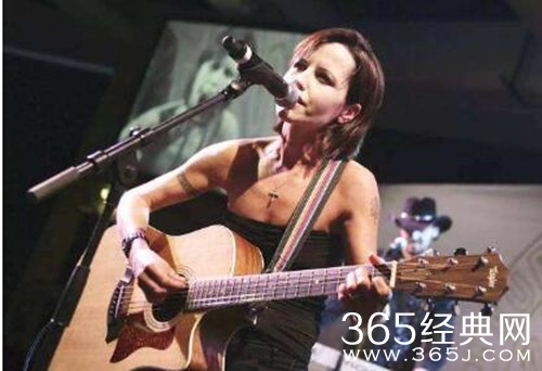 小红莓乐队主唱桃乐丝资料介绍 有众多好听的歌曲