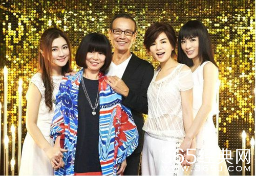 SHE还原经典造型 为纪念成团十七周年 引发回忆杀