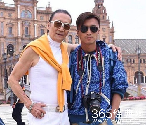 谢霆锋晒父亲谢贤近照 竟首次摘掉墨镜 十分精神
